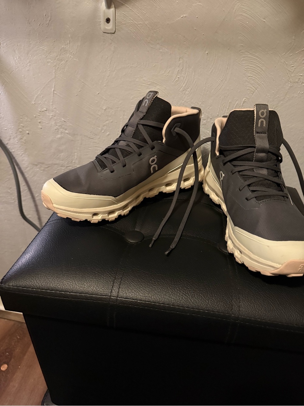 On Running Men's Mid-Top Trail Shoes in Dark Gray and Cream
